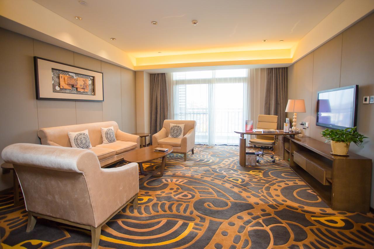 Gleetour Maya Hotel Wuhan Bagian luar foto